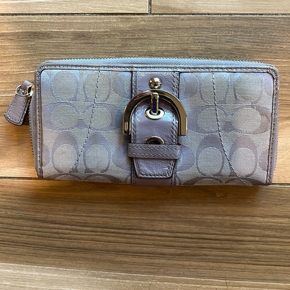 Coach Wallet Classic C Design - Lavender w/ Patent Leather & Silver Buckle - Picture 3 of 8